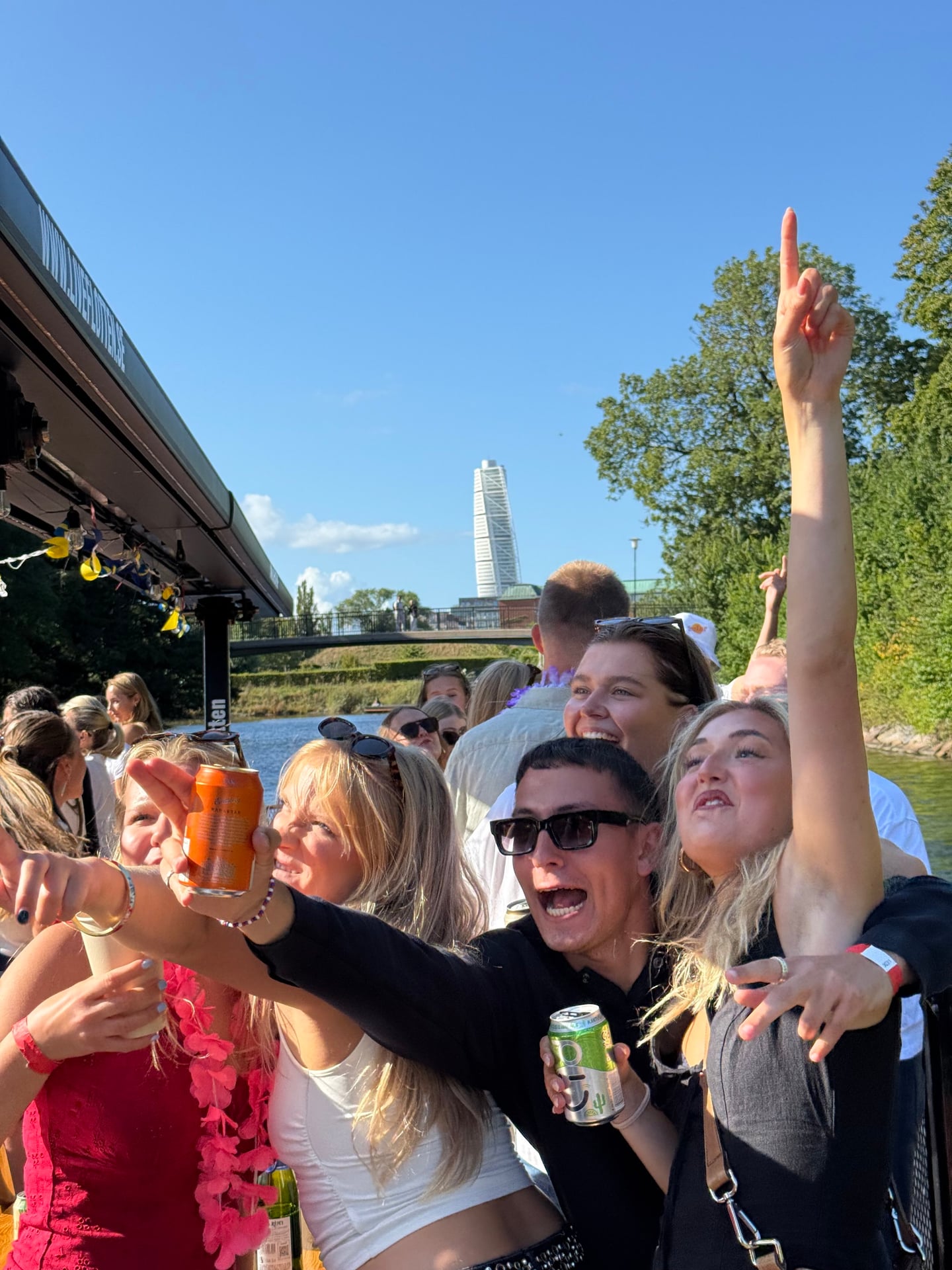 Dagsfest på Liveflotten – partaj på kanalen i Malmö